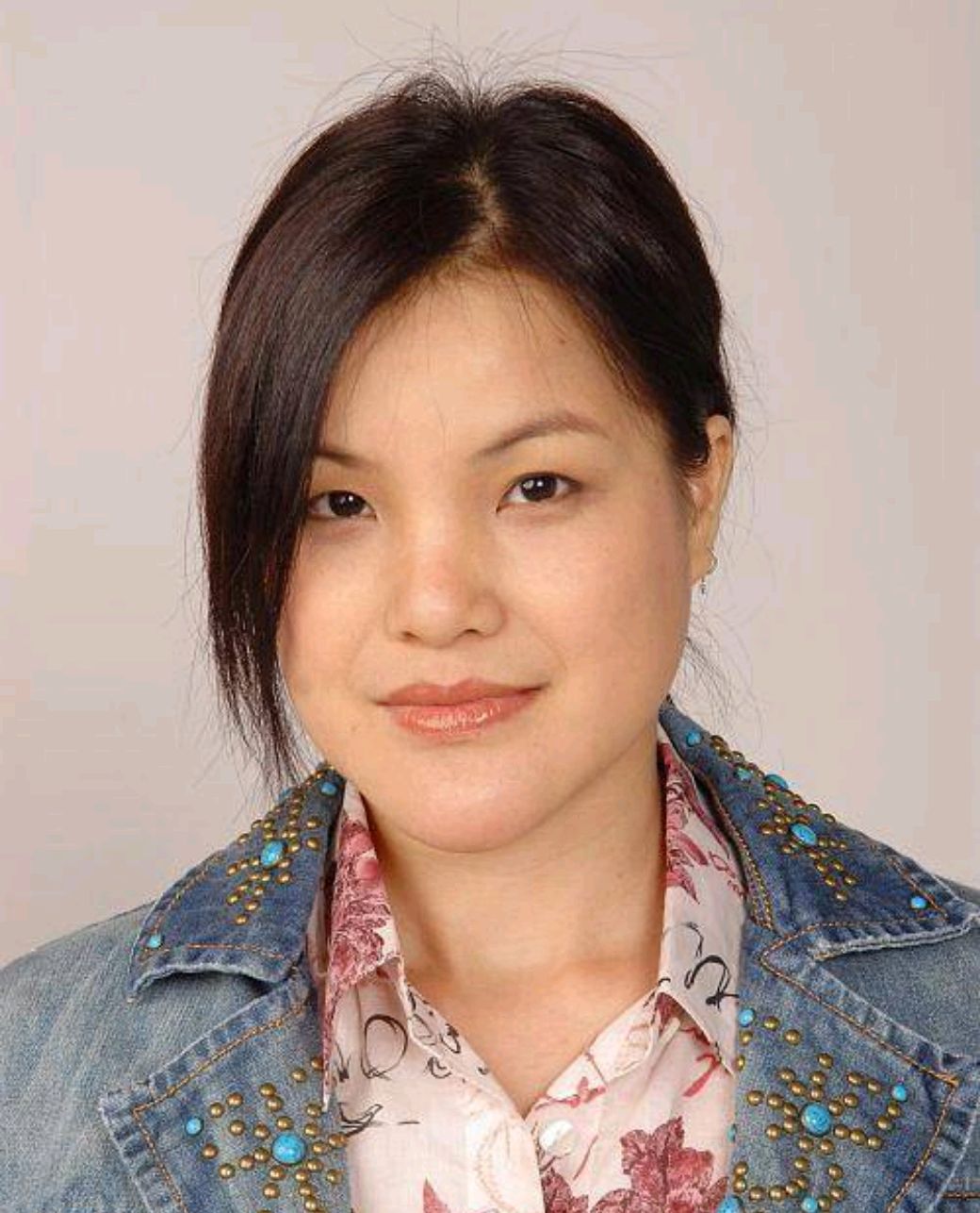 她演反派得最厌恶角色奖,供职tvb30年买不起房,却援建希望小学