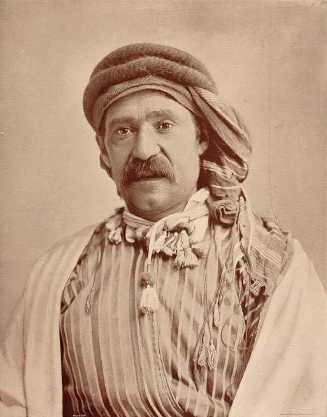 拍摄于19世纪末的叙利亚男性肖像照.拍摄于19世纪末的瑞典女性肖像照.