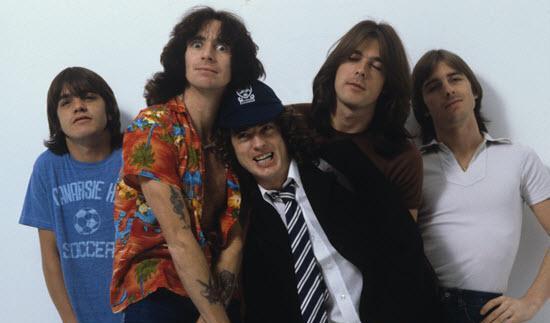 专辑销量超两亿摇滚乐队AC/DC吉他手马尔科姆·杨过世 享年64岁