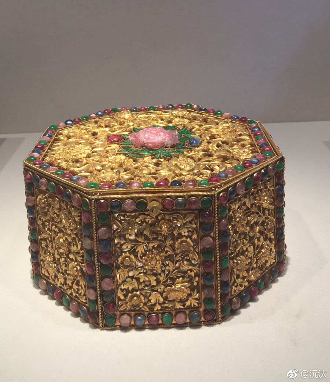 1彩陶盒西汉拍摄于陕西茂陵博物馆