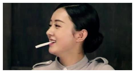 娱乐圈女星抽烟照曝光,赵丽颖太可爱,杨颖被称作"老烟民"