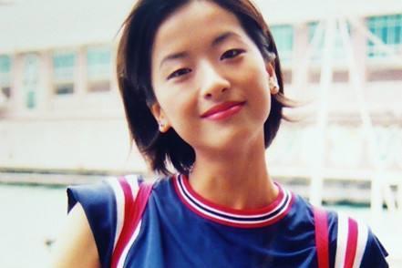 其实徐濠萦长得不丑,最早认识她是在和林志颖一起演的《旋风小子》