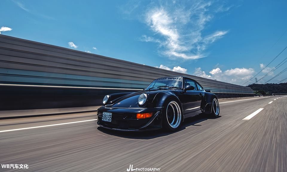 看照片就能感受到他的故事！经典老车保时捷RWB 964-新浪汽车