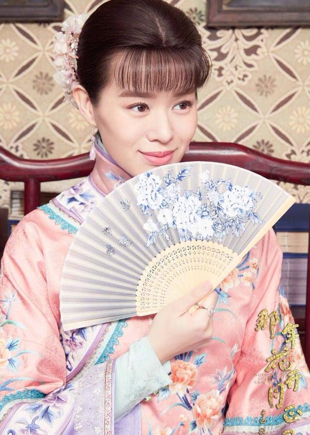 胡杏儿直播惊喜透露宝宝性别八卦剧透时被网友追问吴聘死因