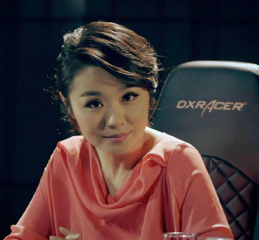 她是陈赫的师姐lisa榕,因,爱情公寓,而大火