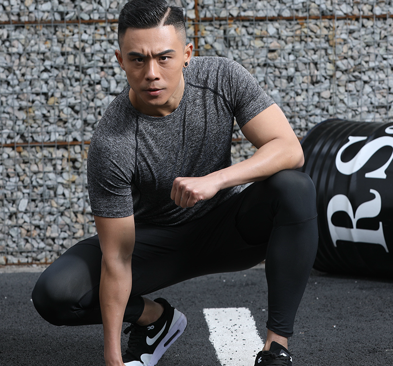 夏季爱运动的男人没几件时尚速干的运动短袖怎么行,适合年轻爸爸