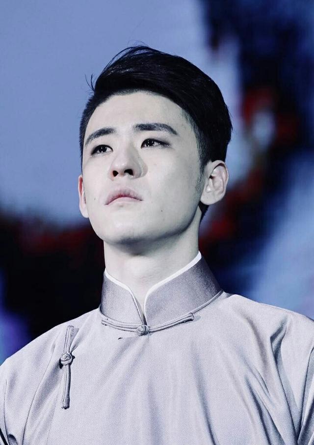 其实那段时间张云雷参加了综艺《笑傲江湖》,打开了知名度.