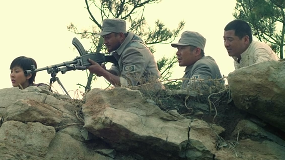 小鬼子女特务想要刺杀男子,没想到对方身手了得反被羞辱