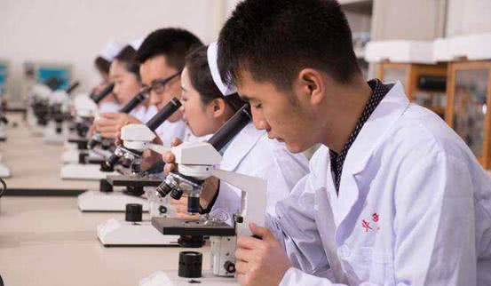 医院里,本科护士和专科护士有什么区别?看完这