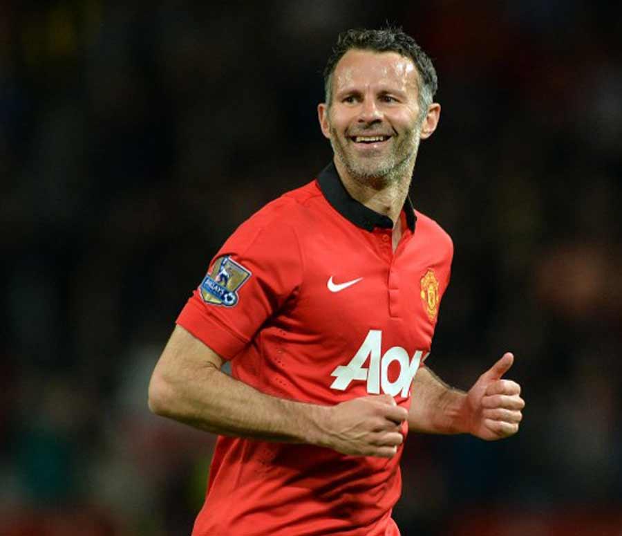 他一共拿到了36个冠军,随后是前波尔图门将拜亚,他拿到了35个冠军