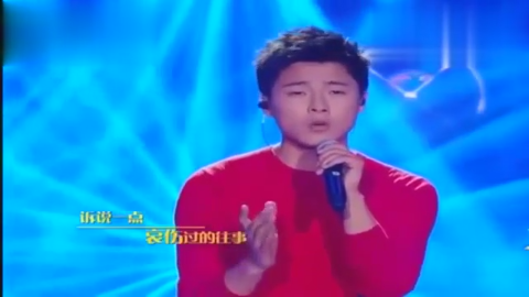 残疾歌手王亮站大街上演唱《你的样子》,这么