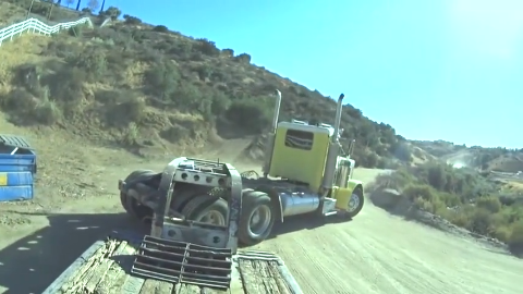 难怪A2司机的工资高这半挂车是真难开拐个弯