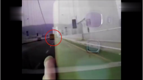 视频曝光！行车记录仪拍下公交冲下桥瞬间