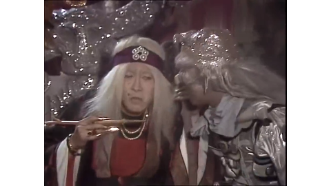 西游记孙猴子扮成老妖婆忽悠妖怪八戒看到漏出的猴脚乐坏了