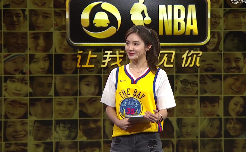 脸红!詹蜜主播美娜总决赛G1再泪洒,现场大胆褪