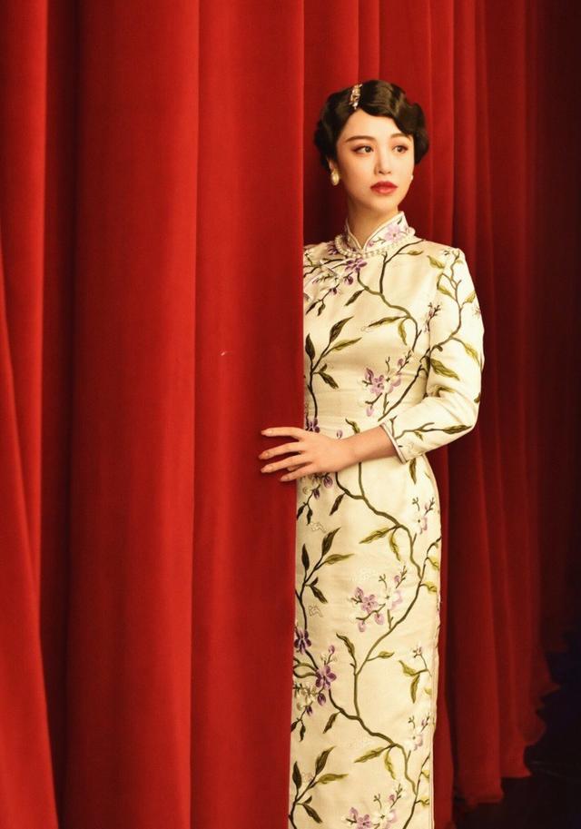 葛天穿旗袍尽显古典美,网友:离开刘翔后,越活越美!