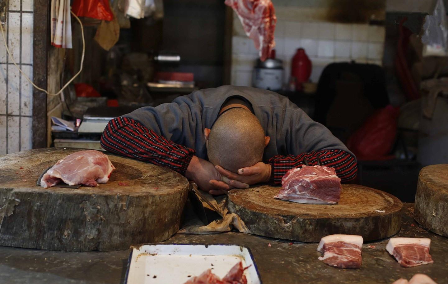 直击无时无刻都能睡着的国人, 看起来有些心酸