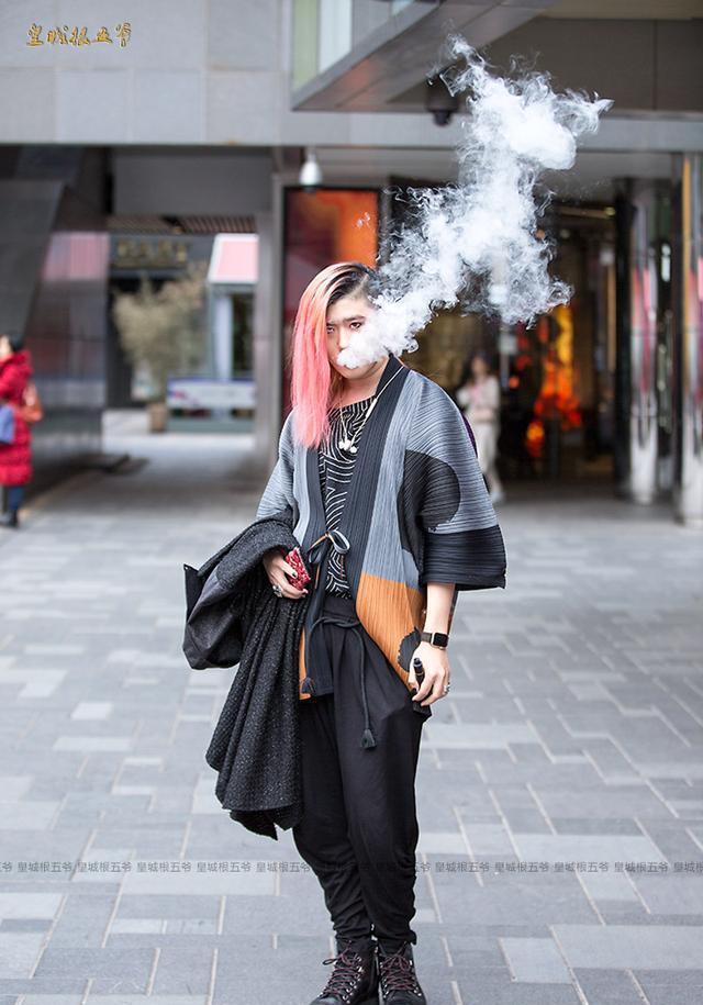 街头摄影: 北京三里屯时尚潮拍各种潮流服装搭配尽显时尚魅力