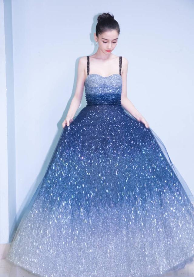 baby穿着迪奥星空裙上了热搜,它号称是世界上最美的裙子