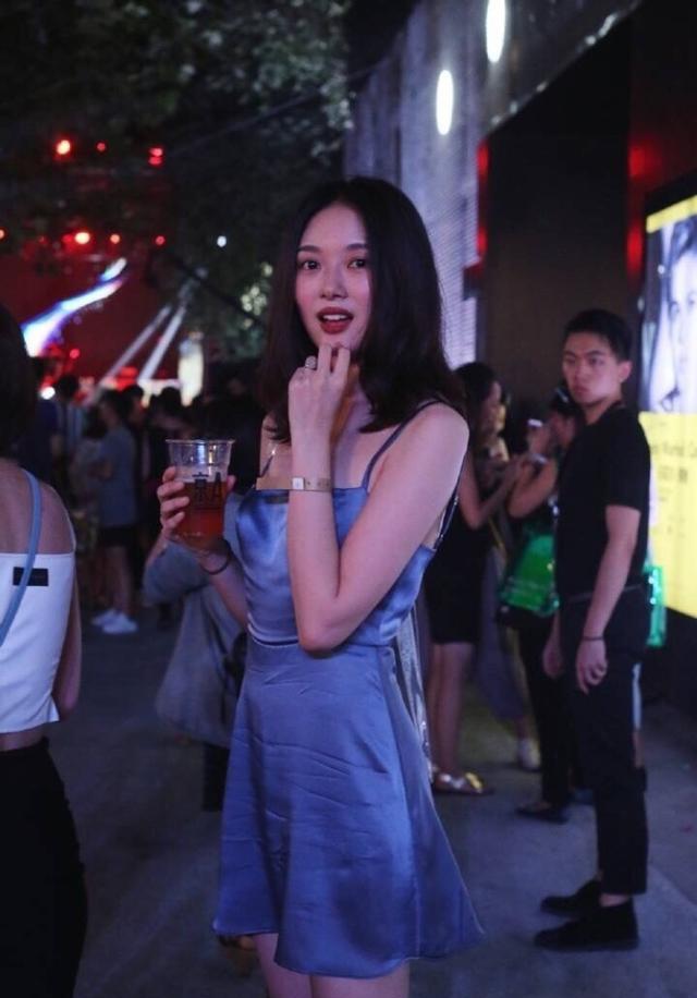 网红晚晚发近照, 大家又因为口红吵起来? 网友: 总觉得怪怪的