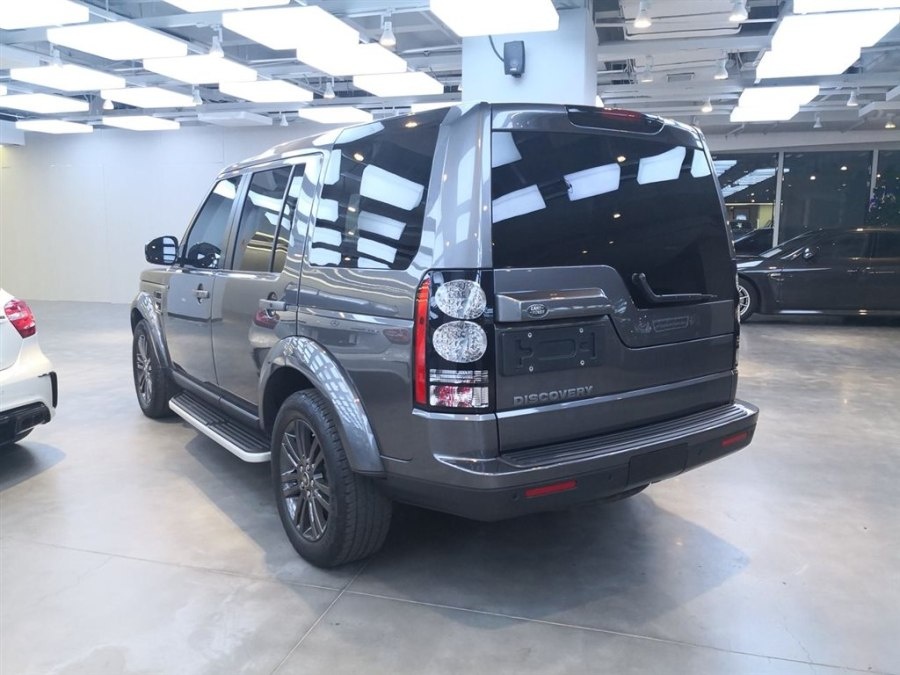 路虎广州车展亮相新款发现,符合国六标准,硬汉更柔情胜过发现四