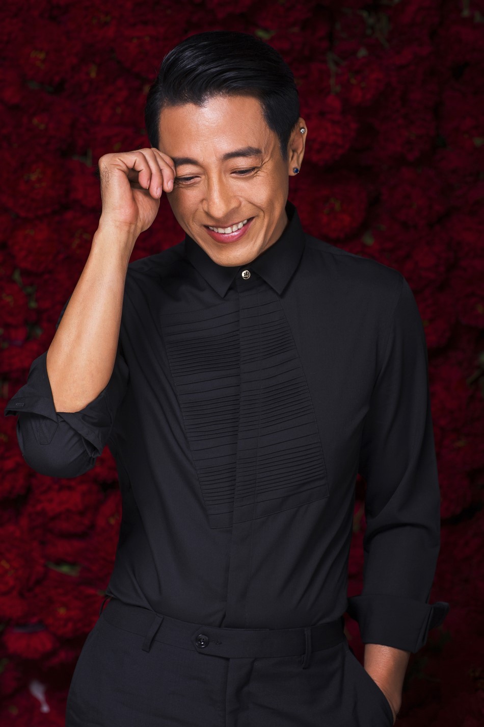 吕颂贤新写真引关注 不老男神获赞