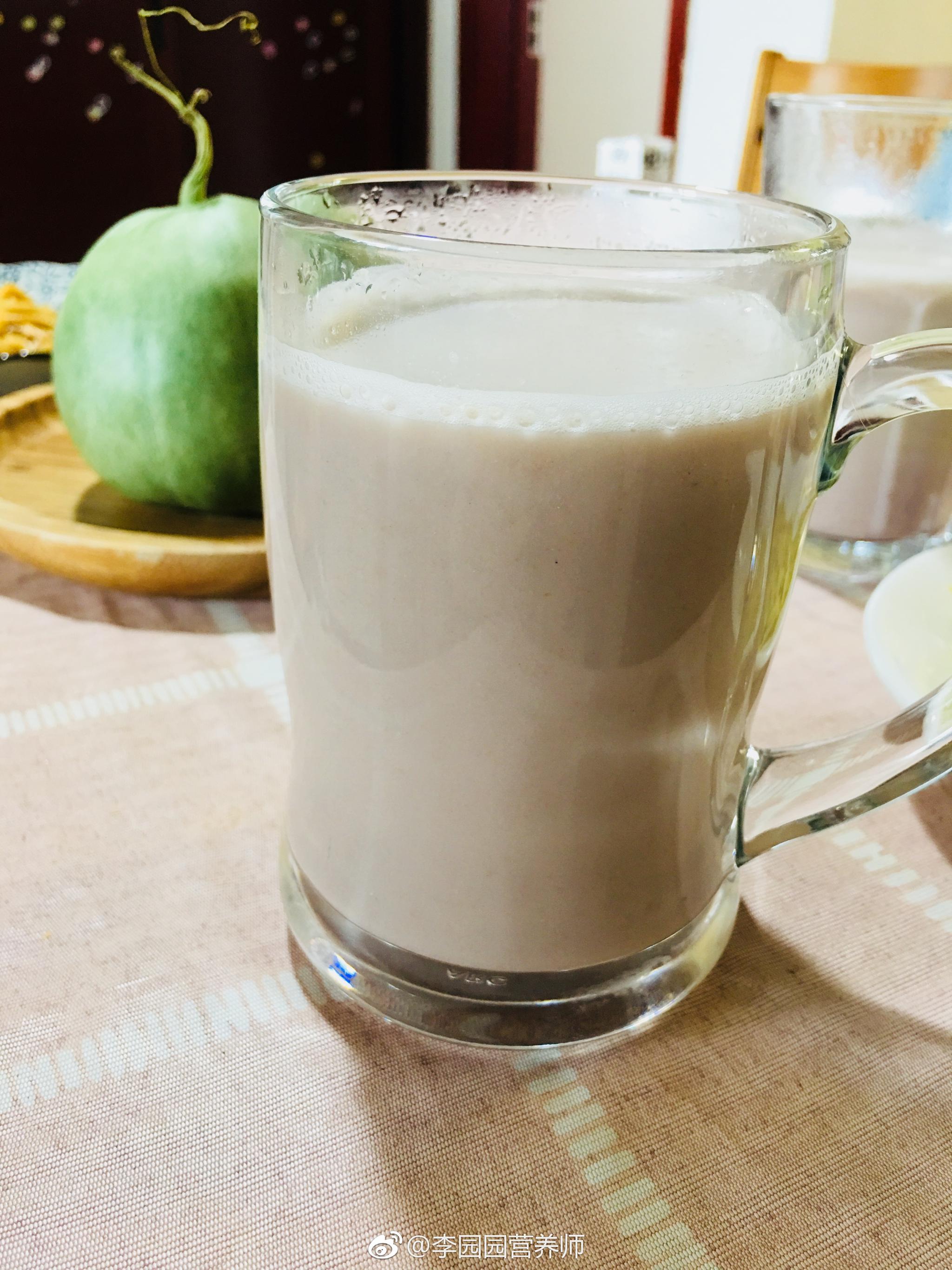 红豆芝士花生浆,好喝喔～喜欢红豆的香味～留一杯冰镇了喝