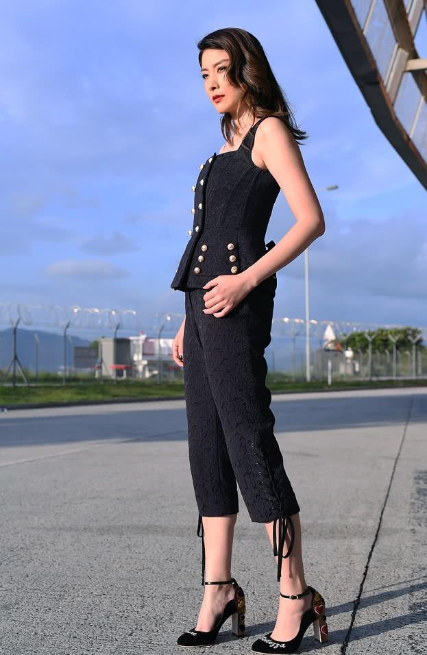 陈慧琳这双"爱心鞋"太牛了,看着土里土气,穿上气场一米八!