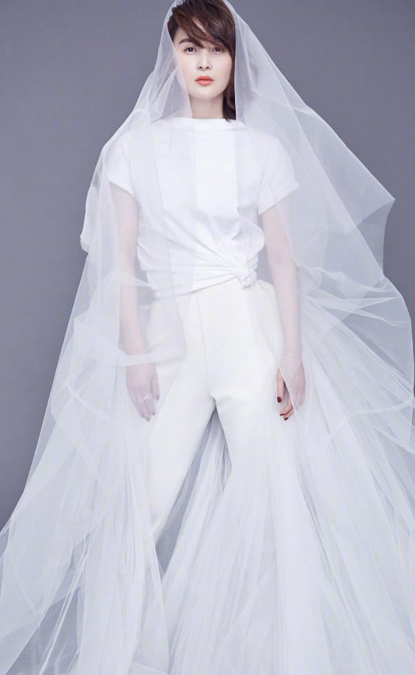 她错过爆红角色被惋惜,如今出演配角成经典,42岁气质出众!