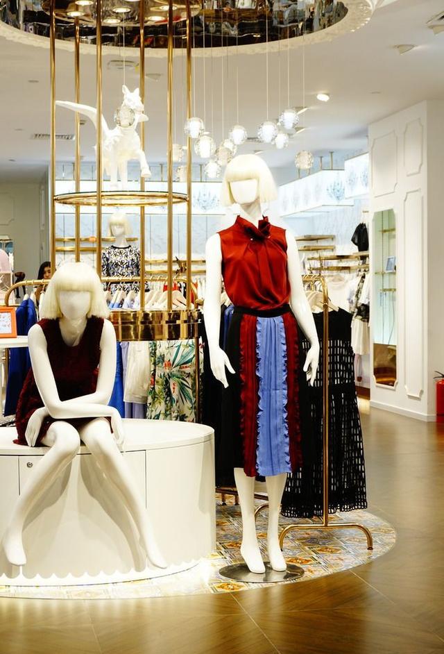 品牌折扣女装店,小模特,大讲究