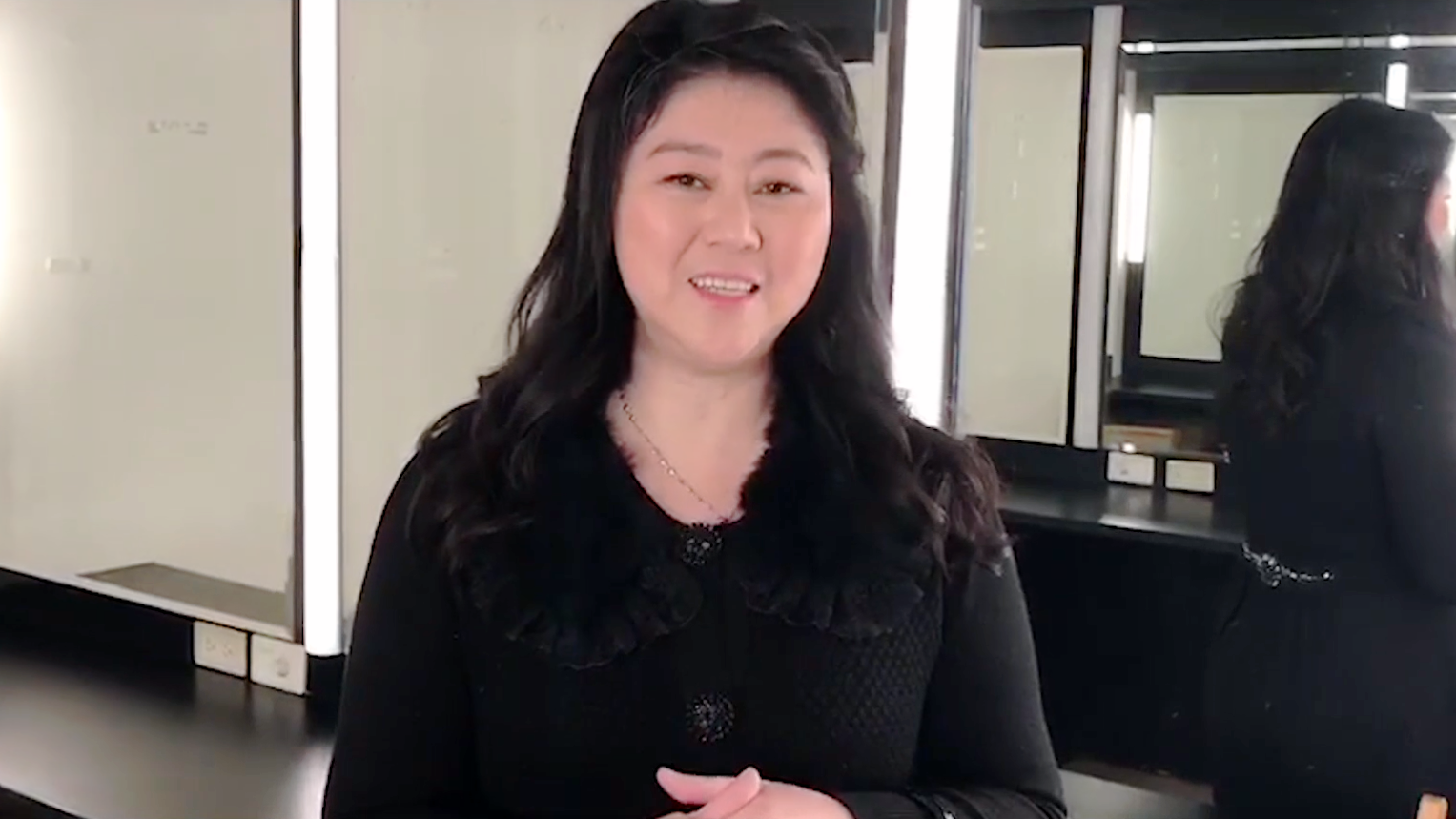 现场分裂演唱白娘子和许仙,这位老师厉害了!