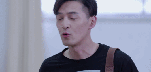 除了胡歌,刘德华也是用真名客串《我的少女时代》这部剧,整部剧中经常