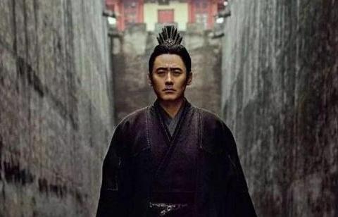 本来杨修和司马懿两人相互掣肘，为什么曹操只杀杨修放过司马懿|杨修|司马懿|曹操_新浪新闻