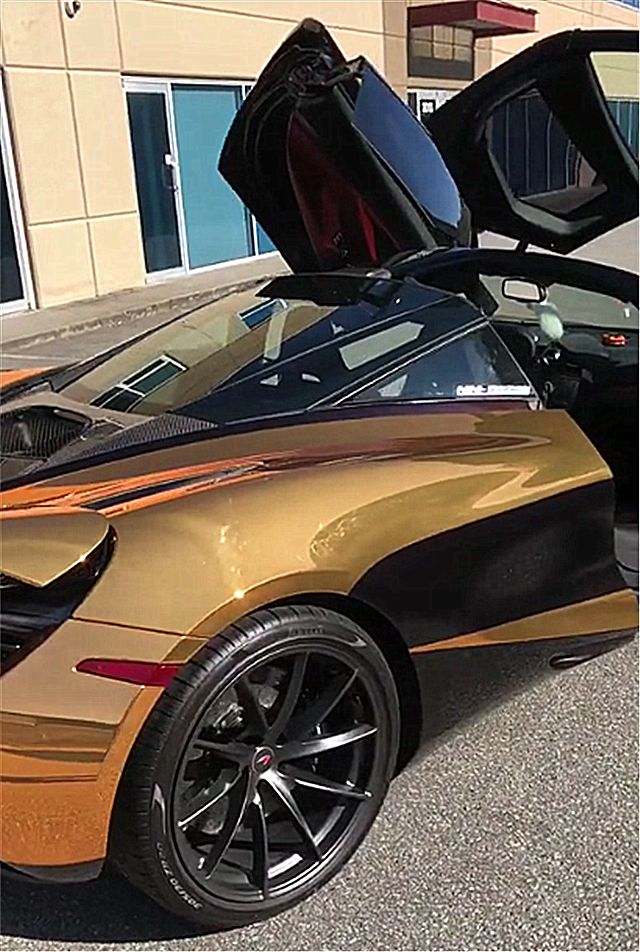 首辆玫瑰金迈凯伦720s现小区,看到外观时,就知车主品味不行