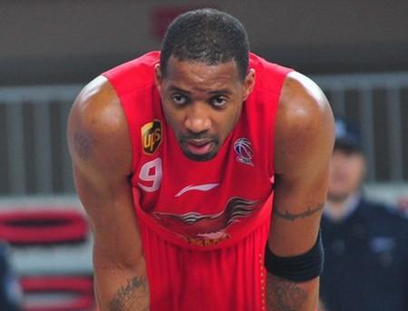 麦迪当年在CBA有多轰动? 客场球迷全部倒戈,