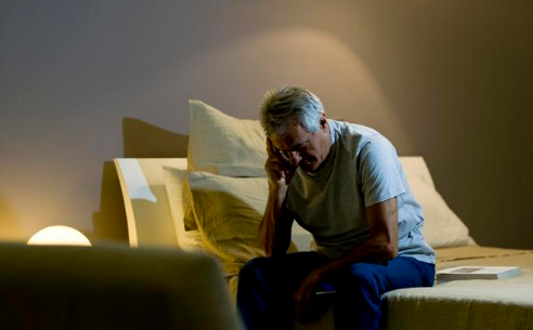 老年人睡不着怎么办?5个应对方法,帮老人改善失眠问题