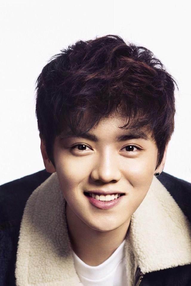 鹿晗父母的身份令人意想不到, 至今没被拍到过