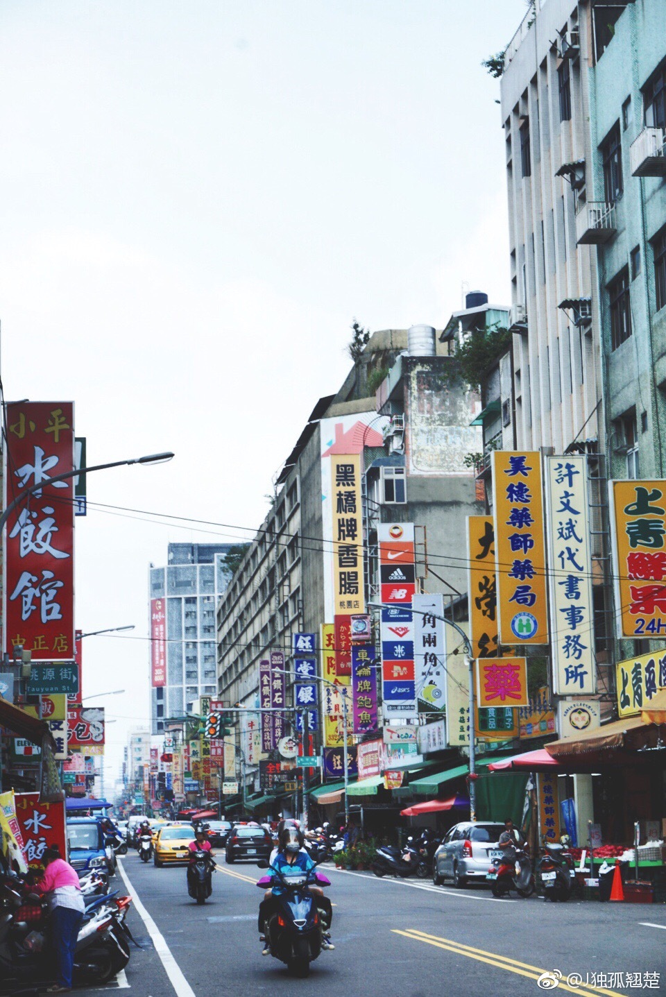 台湾桃园交换生活这个街景让我感觉像误入了什么民国片儿的影视城哈