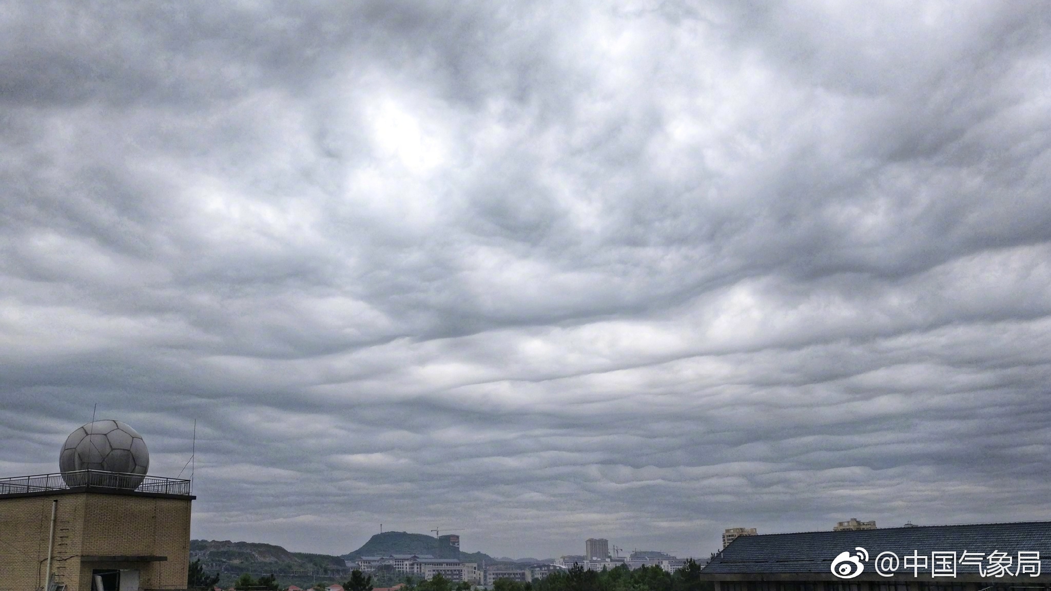 贵阳出现糙面云,俗称"妖云".图片由粉丝 提供