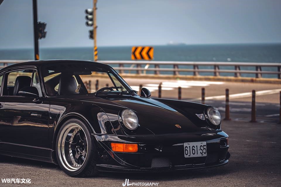 看照片就能感受到他的故事！经典老车保时捷RWB 964-新浪汽车