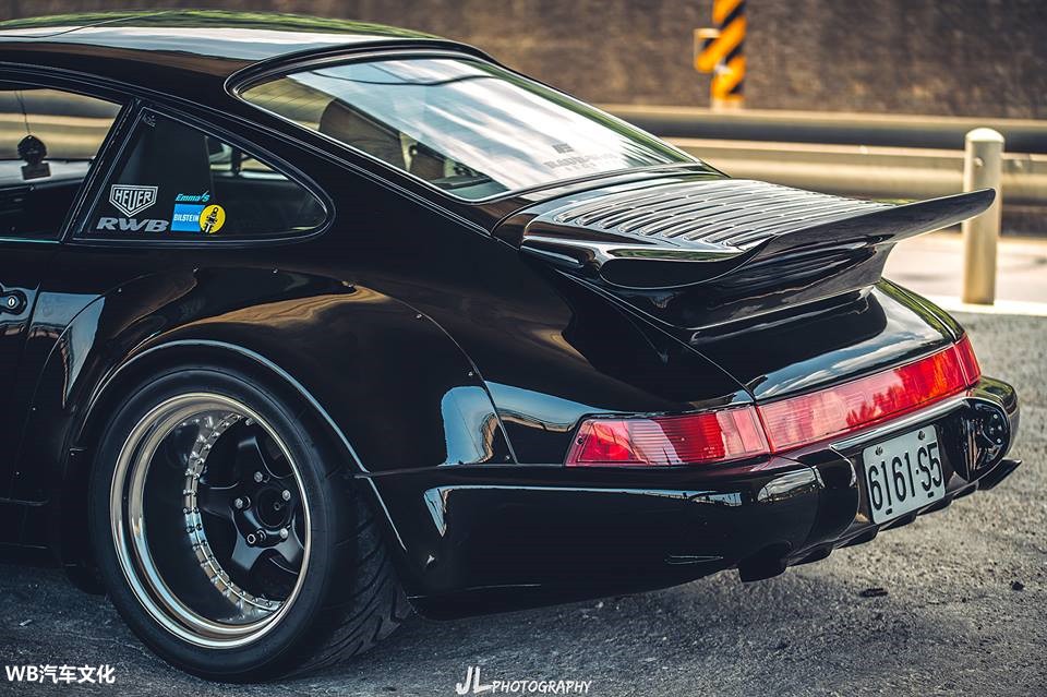 看照片就能感受到他的故事！经典老车保时捷RWB 964-新浪汽车