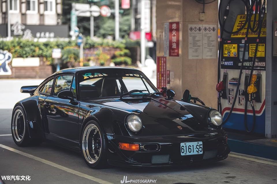 看照片就能感受到他的故事！经典老车保时捷RWB 964-新浪汽车