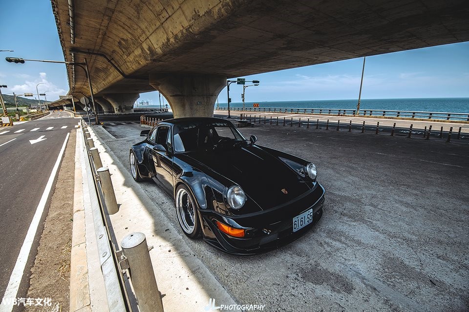 看照片就能感受到他的故事！经典老车保时捷RWB 964-新浪汽车