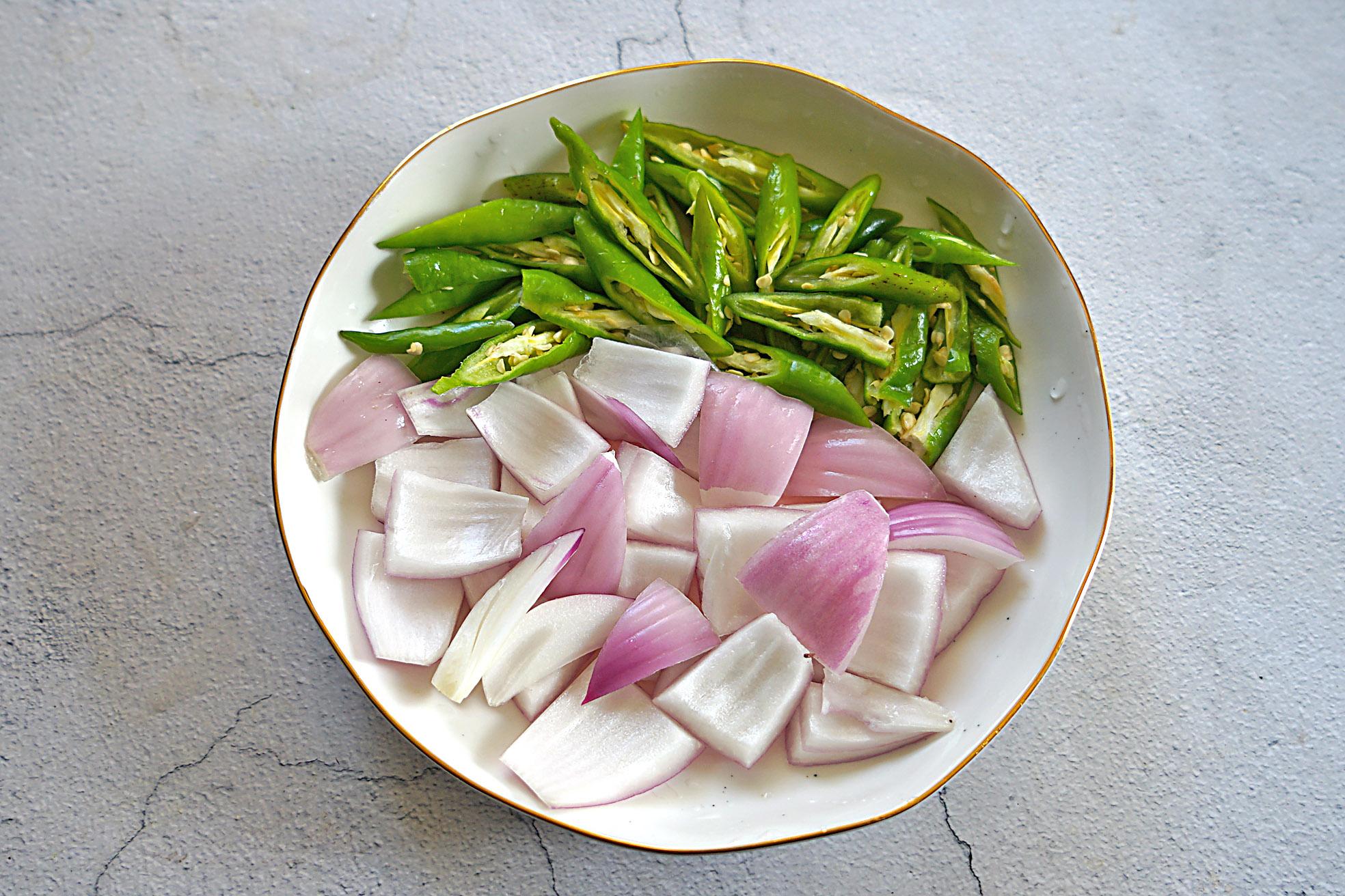 洋葱搭配它还是第一次吃,尝一口,筷子都不舍得放下!一盘不过瘾