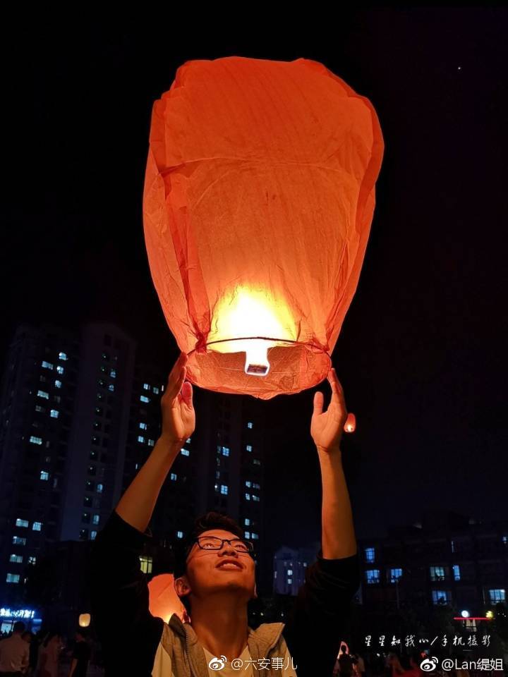 加油!六安毛坦厂中学考生放孔明灯为高考祈福![加油]
