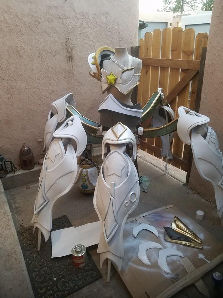 《英雄联盟》魔法少女厄加特cos: 最丑英雄变妹子 肤白貌美