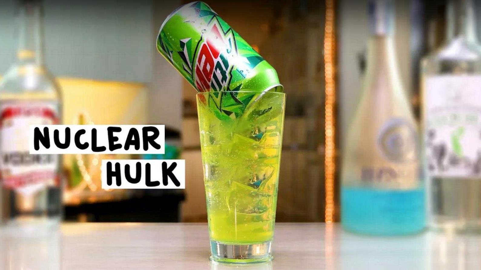 原子核绿巨人鸡尾酒nuclear hulk,用百事激浪柠檬汽水调的酒