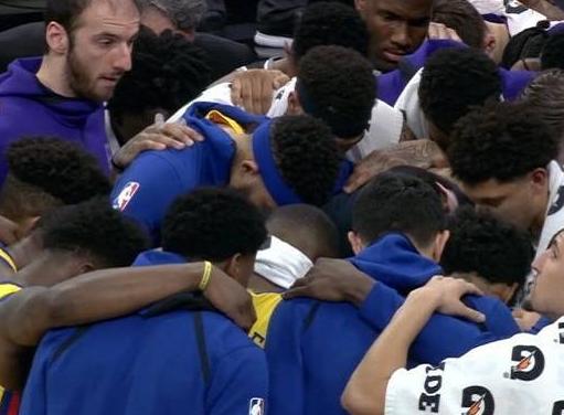 勇士战胜国王麦考重伤引热议王猛杨毅称尊重运动员祈祷平安