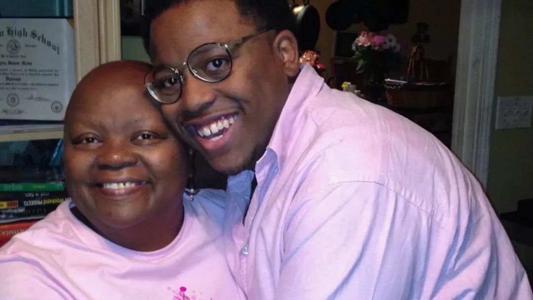 这次塔米跟五位弯男一番畅聊之后,才发现自己对儿子迈尔斯了解太少