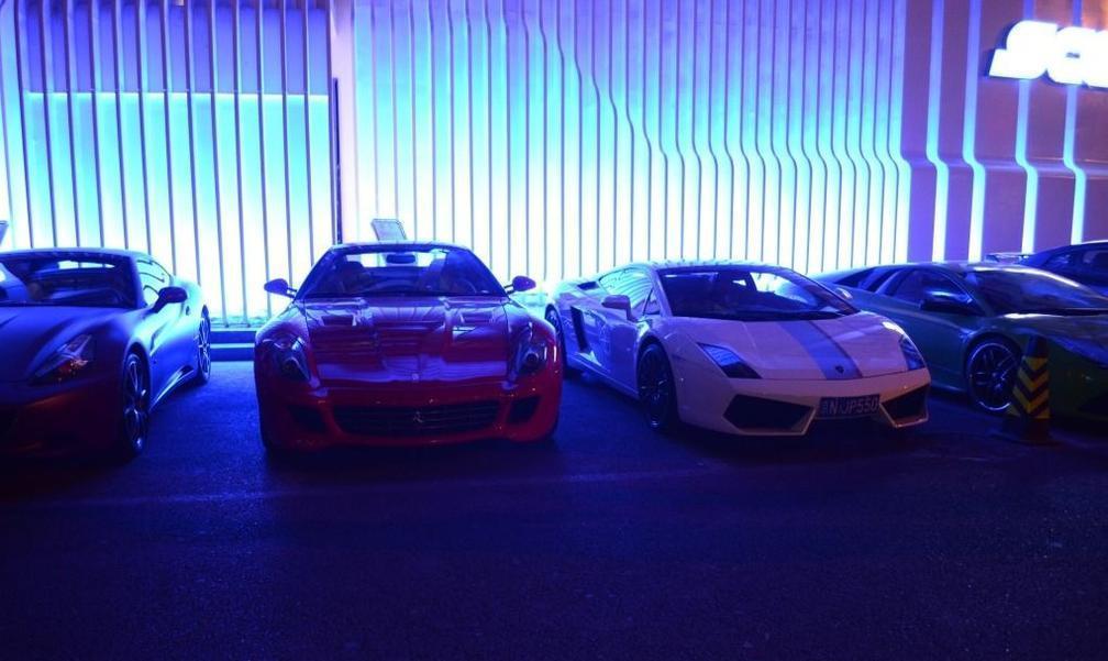 工体夜店门口各种豪车就这辆最有面子